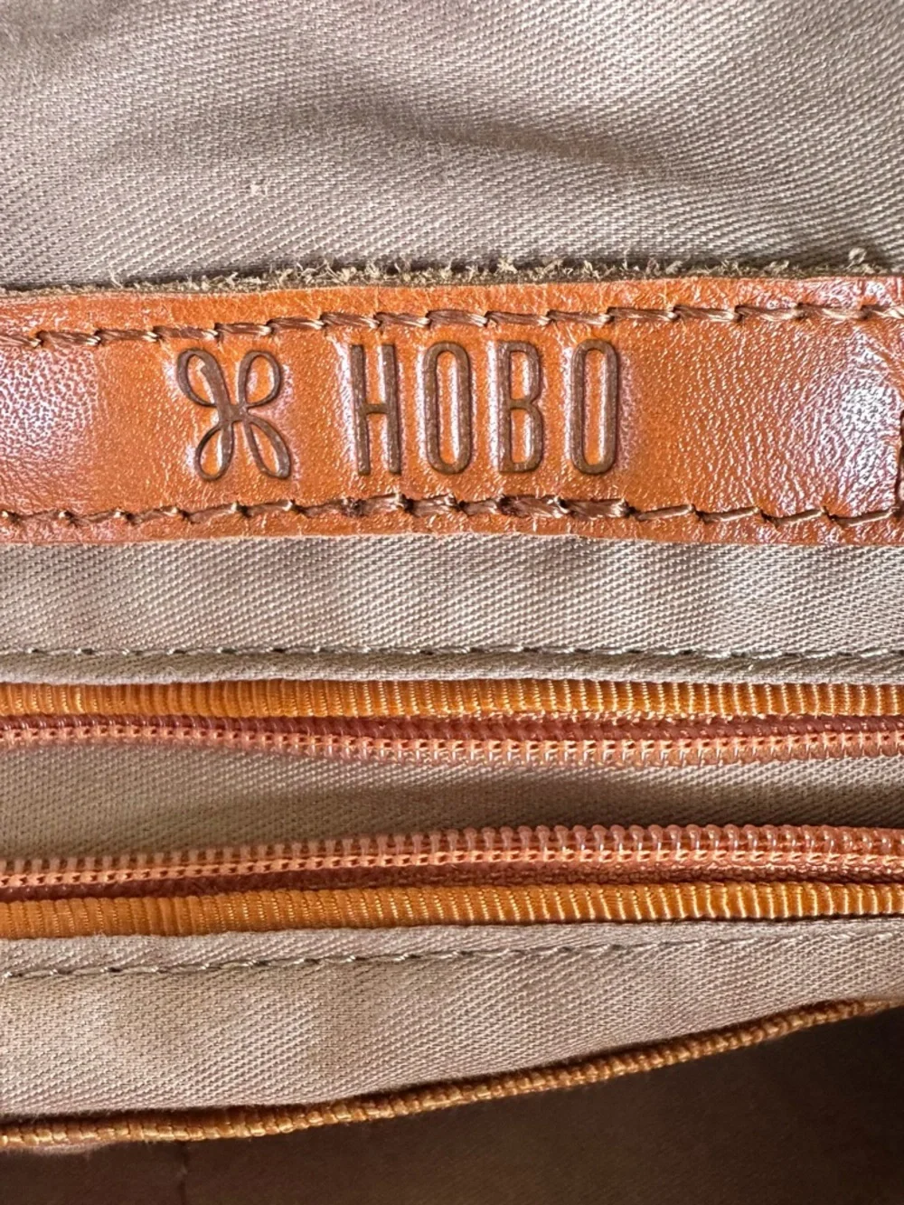 *HOBO* ‘SHEILA’ LEATHER BUCKET BAG* - Picture 7 of 9